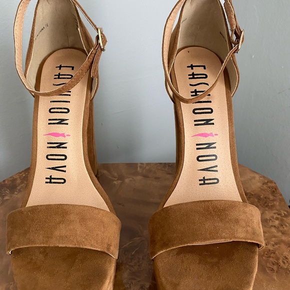 FASHION NOVA CARMEL SUEDE PLATFORM CHUCKY HEELS - Picture 4 of 8